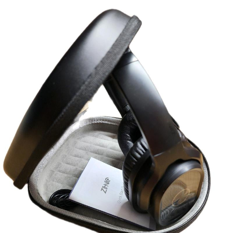 Comfortable protein leather padded ear cushions on ZIHNIC headphones