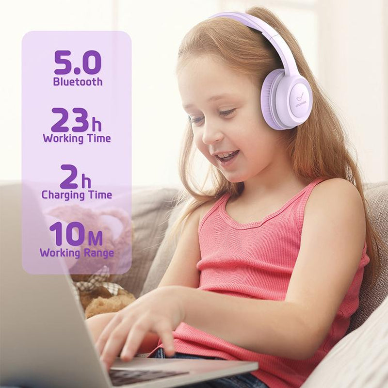 Kids headphones with volume limiter Vinamass A63 in use at school